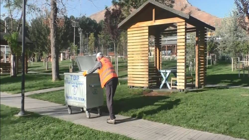 Temizlik işçisinden örnek davranış
