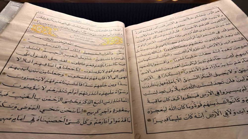 D&uuml;nyanın en b&uuml;y&uuml;k ikinci el yazması Kur&rsquo;an-ı Kerim&rsquo;i dikkat &ccedil;ekiyor
