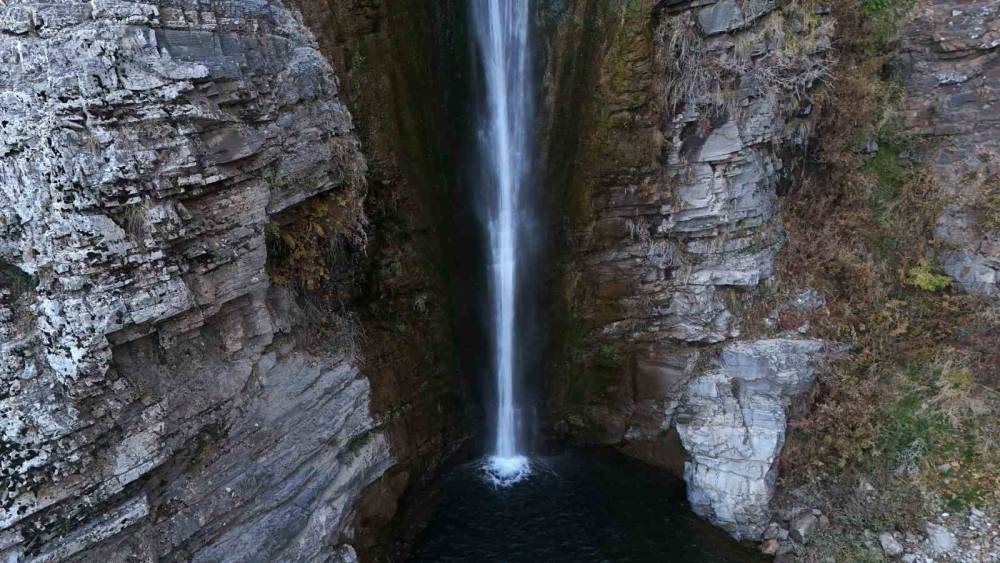 Mutki’nin saklı cenneti Gümüşkanat Şelalesi hayranlık uyandırıyor
