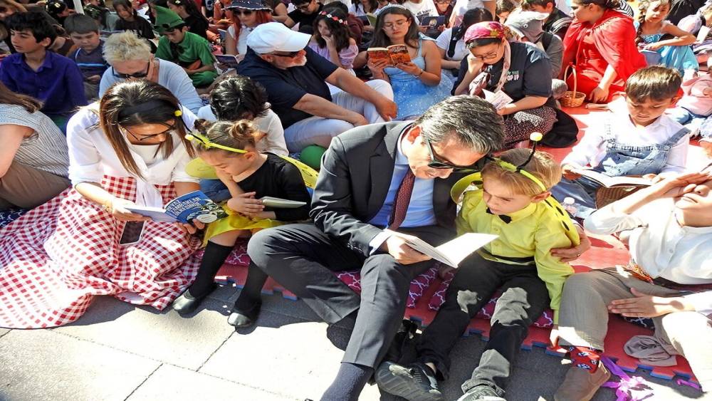 &Ccedil;eşme&rsquo;de 3. Kitap Takas Şenliği
