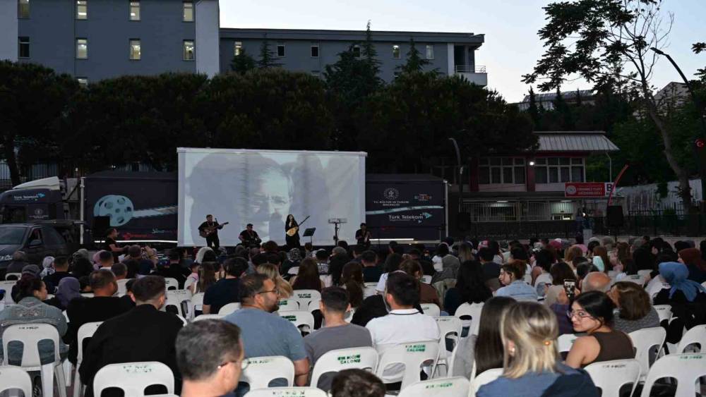 Manisa’da ’Gezen Sinema Tırı’ coşkusu