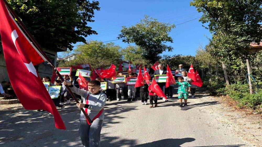 Çatalpınar’da minik yüreklerden Filistin’e barış çağrısı
