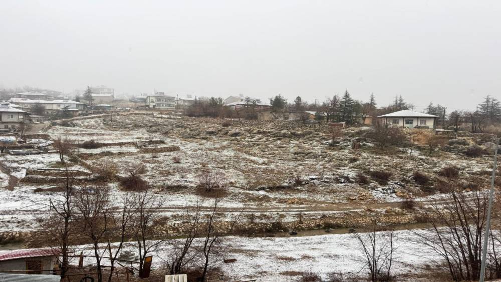 Adana’nın yüksek kesimlerine kar yağdı
