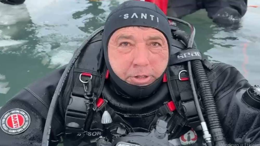 &Ccedil;ıldır G&ouml;l&uuml;&rsquo;nde 6 Şubat depremi anısına dalış yaptılar
