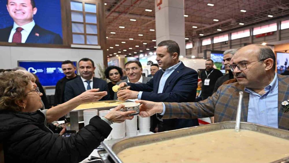 Vali İsmail Ustaoğlu, EMITT’te Balıkesir standına hayran kaldı