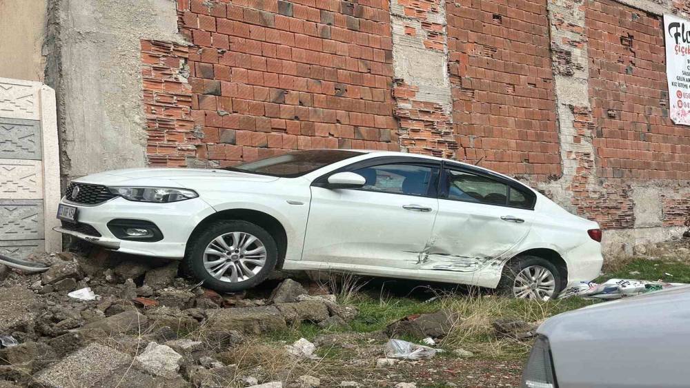 Elazığ&rsquo;da trafik kazası: 2 yaralı
