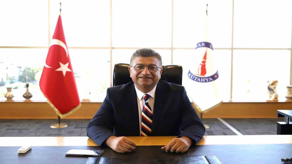 Rekt&ouml;r S&uuml;leyman Kızıltoprak: "Milli ve manevi değerlerle dengelenmeyen teknoloji risk taşır"
