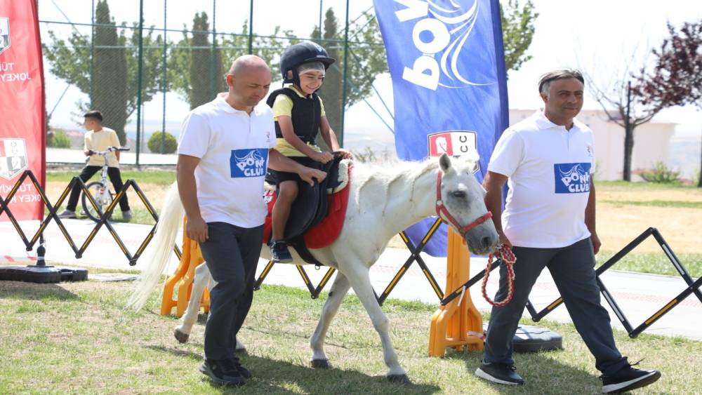 Yozgat’ta minikler at binmenin heyecanını yaşadı

