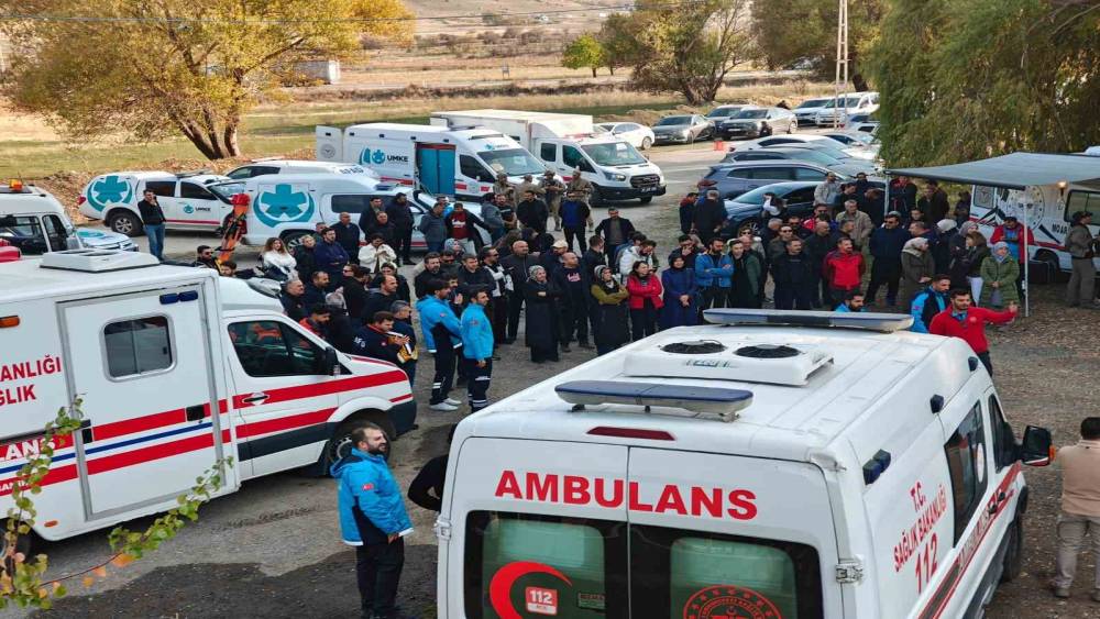 Van’da sağlık yöneticileri afet farkındalık kampında buluştu
