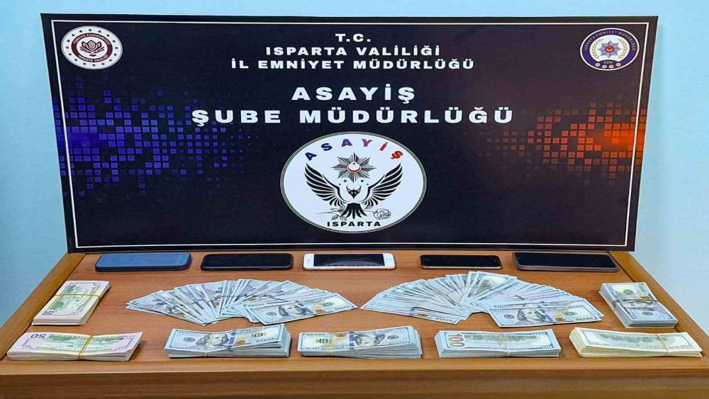 Kendilerini polis olarak tanıtıp milyonluk vurgun yapan 3 şüpheli tutuklandı
