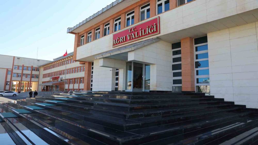 Ağrı&rsquo;da k&ouml;y okulları ve taşımalı eğitime kar nedeniyle 1 g&uuml;n ara
