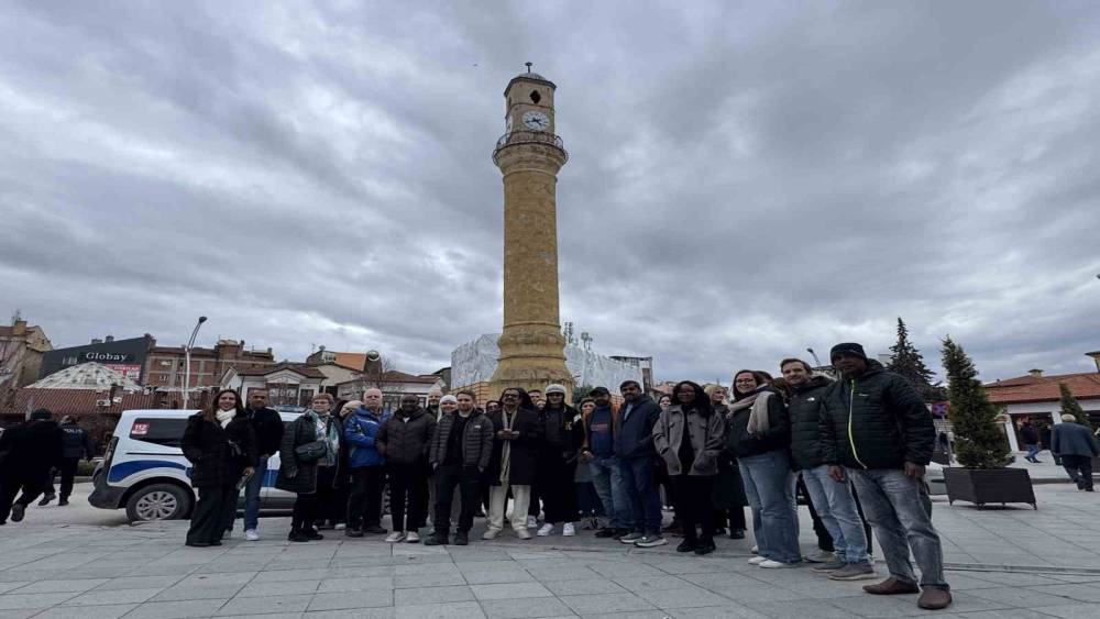 D&uuml;nyanın farklı &uuml;lkelerinden gelen turizm acente temsilcileri, &Ccedil;orum&rsquo;un tarihi mekanlarını gezdi
