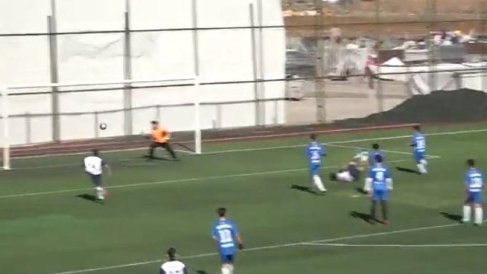 Malatya&rsquo;da okul sporları futbol m&uuml;sabakasında ayakta alkışlanan gol
