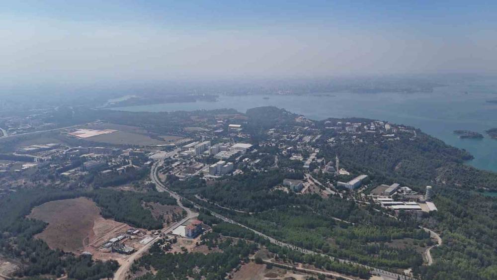 Adana&rsquo;daki orman yangını uydudan bile g&ouml;r&uuml;n&uuml;yor
