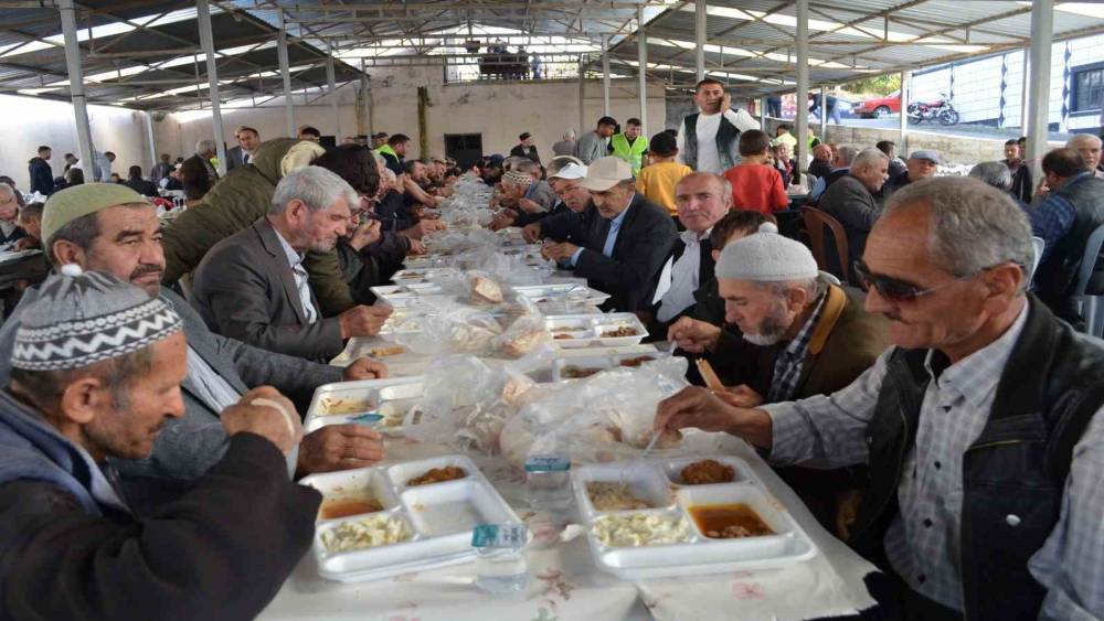 Güneşli’de 7 bin kişi aynı sofrada buluştu
