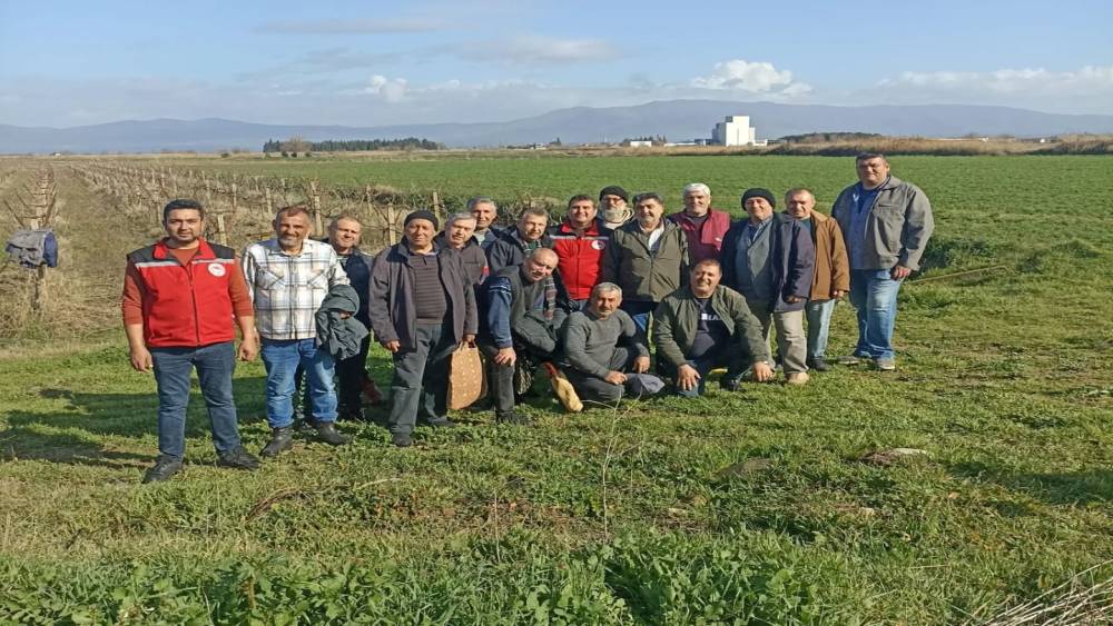 Salihli&rsquo;de &uuml;reticilere budama ve g&uuml;breleme eğitimi

