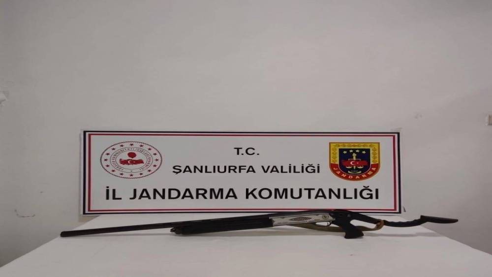 Şanlıurfa&rsquo;da 3 adet ruhsatsız silah ele ge&ccedil;irildi: 3 g&ouml;zaltı
