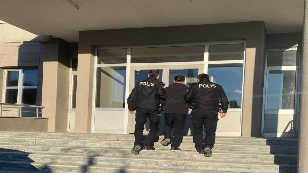 Sivas&rsquo;ta g&ouml;&ccedil;men ka&ccedil;ak&ccedil;ılığı operasyonu: 1 kişi tutuklandı
