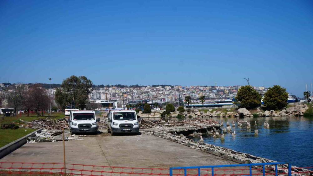 Karadan y&uuml;r&uuml;t&uuml;lecek Bandırma Vapuru&rsquo;nun yeni yeri hazırlanıyor
