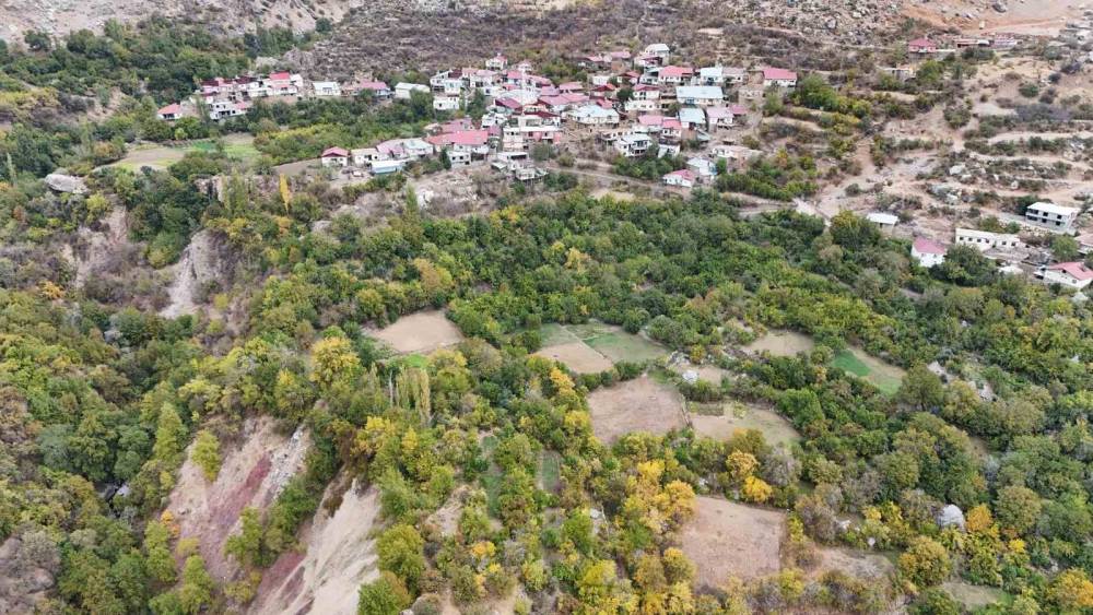 Diyarbakır’ın bu köyünde ne eksen onu biçiyorsun

