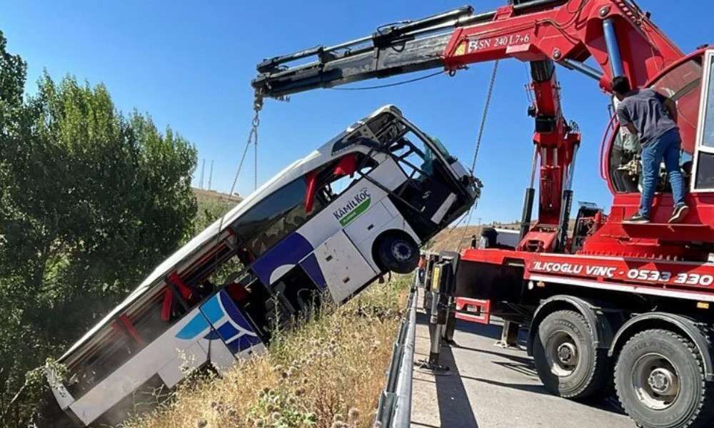 12 KİŞİNİN HAYATINI KAYBETTİĞİ OTOB&Uuml;S KAZASININ NEDENİ BELLİ OLDU
