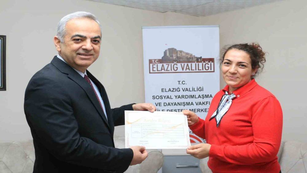 Elazığ aile destek merkezi kursiyerlerine sertifika
