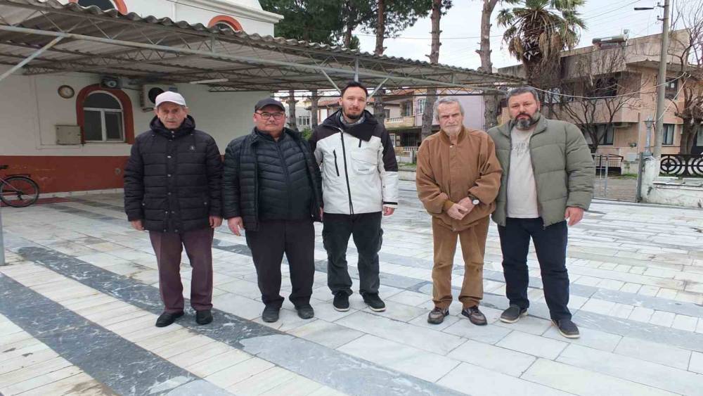 Burhaniye&rsquo;de Hacı G&uuml;rsesler Cami imece ile ışıl ışıl  oldu
