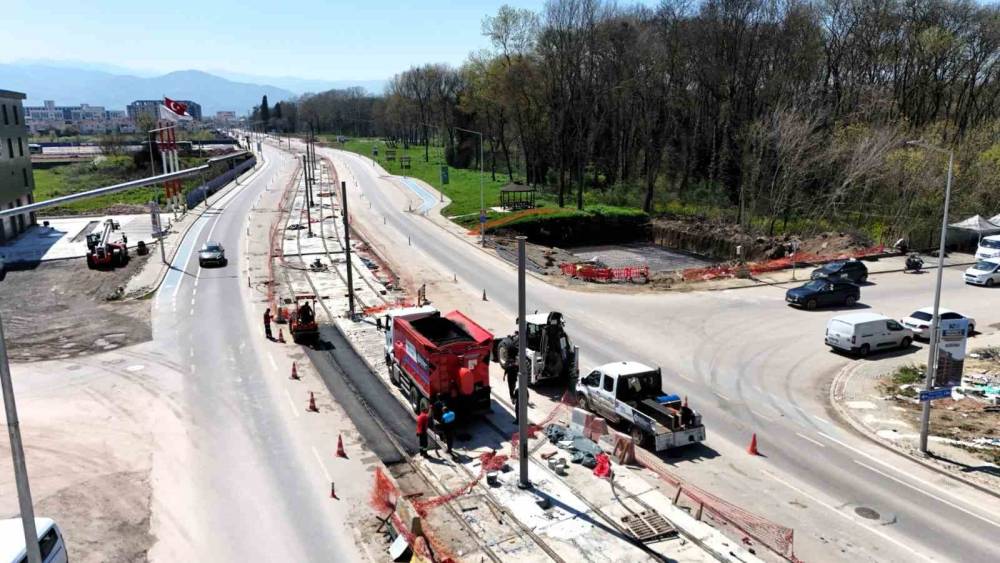 Kartepe Tramvay Hattı&rsquo;nda duraklar kurulmaya başlandı
