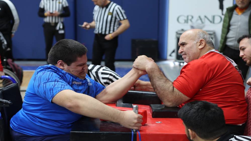 Bağcılarlı demir bileklerden b&uuml;y&uuml;k başarı: 14 madalya kazandılar
