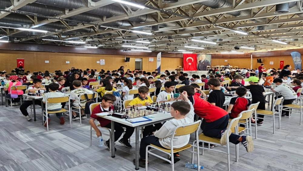 G&ouml;lc&uuml;k&rsquo;te 235 &ouml;ğrencinin katıldığı satran&ccedil; turnuvası başladı
