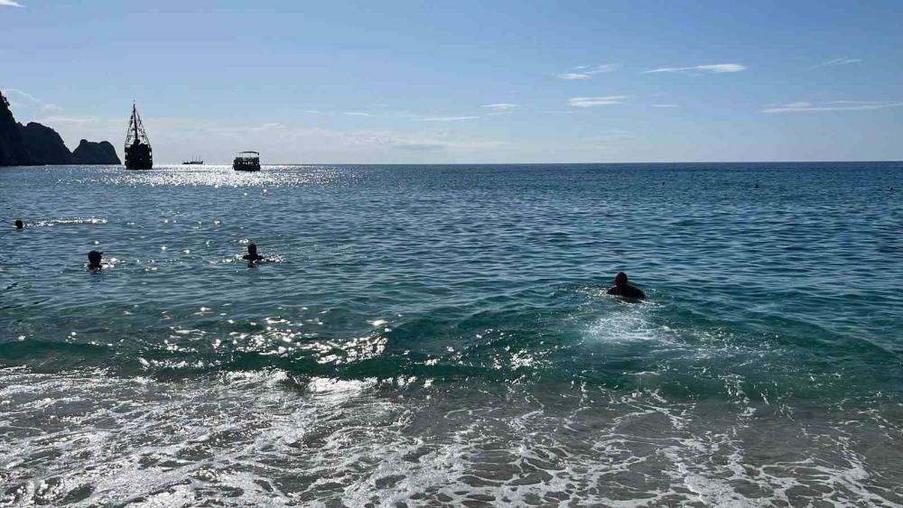 Alanya’da Kasım ayında deniz keyfi
