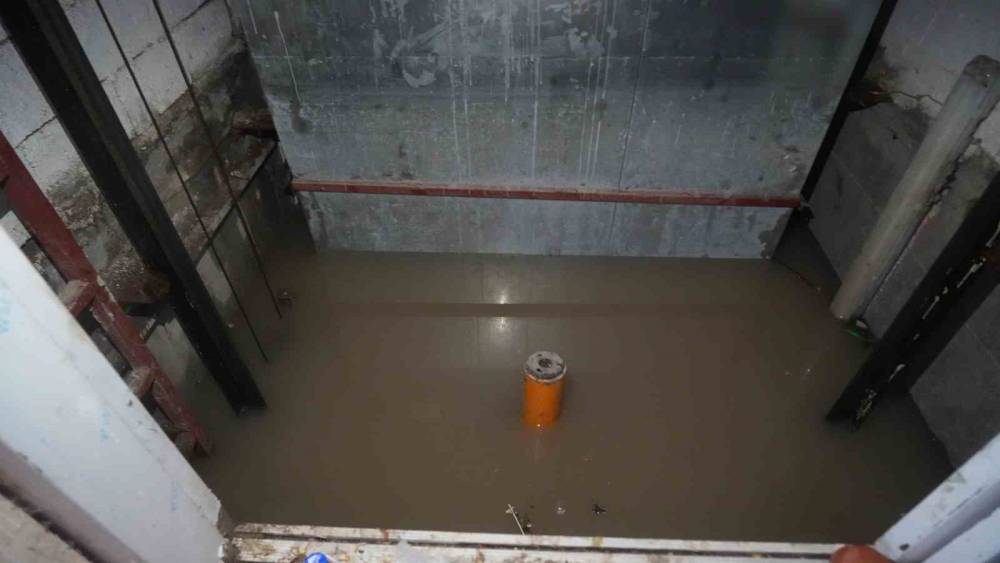 Niğde&rsquo;nin &Ccedil;iftlik il&ccedil;esinde yağışın ardından taşkınlar yaşandı
