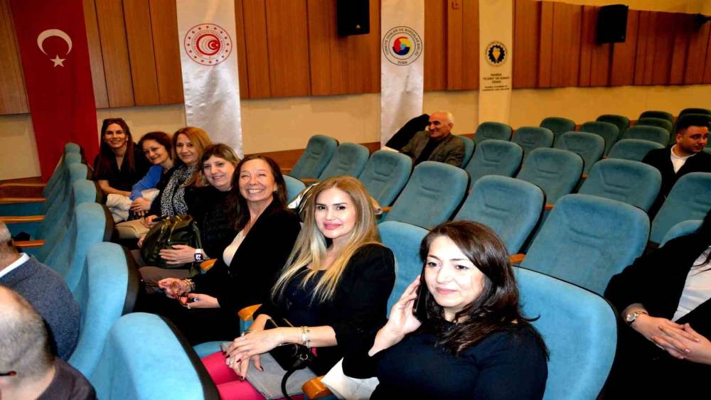 Manisa&rsquo;da sigorta sekt&ouml;r&uuml;n&uuml;n yol haritası belirlendi
