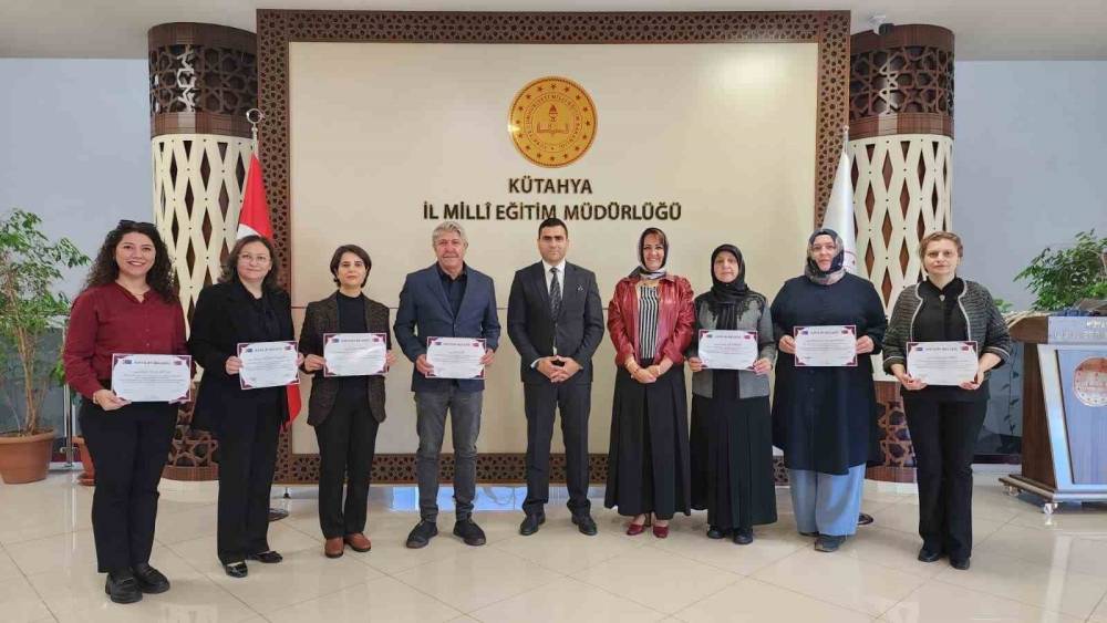 Kütahya’da Erasmus projesi katılımcılarına belgeleri takdim edildi
