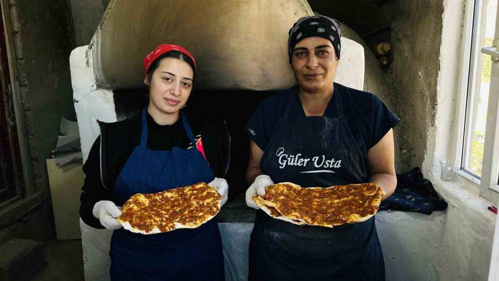 Yüksekova’da aile destanı: Bahçesinden topladı, evini lokantaya çevirdi
