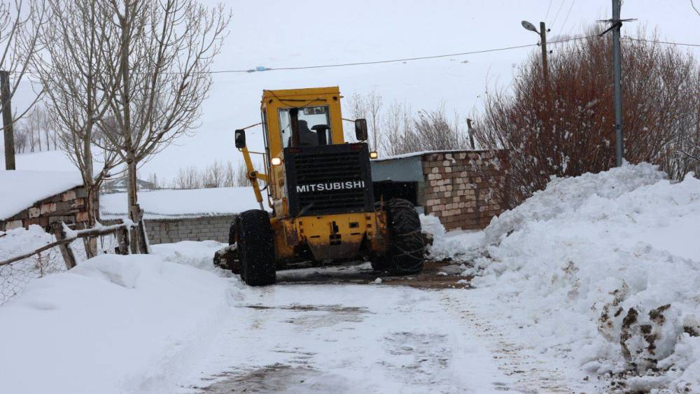 Van&rsquo;da 76 yerleşim yerinin yolu kapalı
