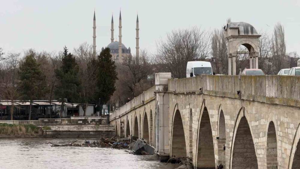 Tarihi Meri&ccedil; K&ouml;pr&uuml;s&uuml; atıklara teslim oldu
