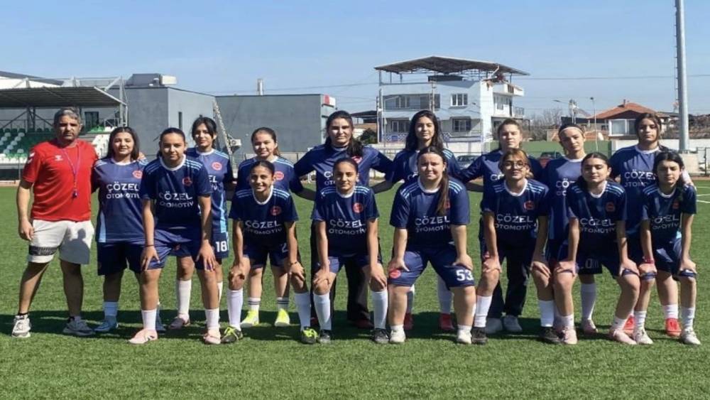 Saruhanlı&rsquo;da kız futbol takımı kuruldu