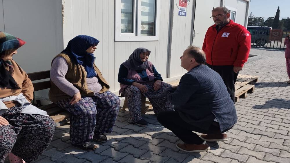 Depremzede ailelere Ramazan desteği