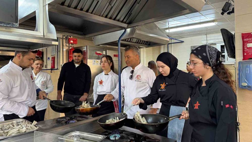 İstiridye mantarları gastronomi &ouml;ğrencilerine tanıtıldı
