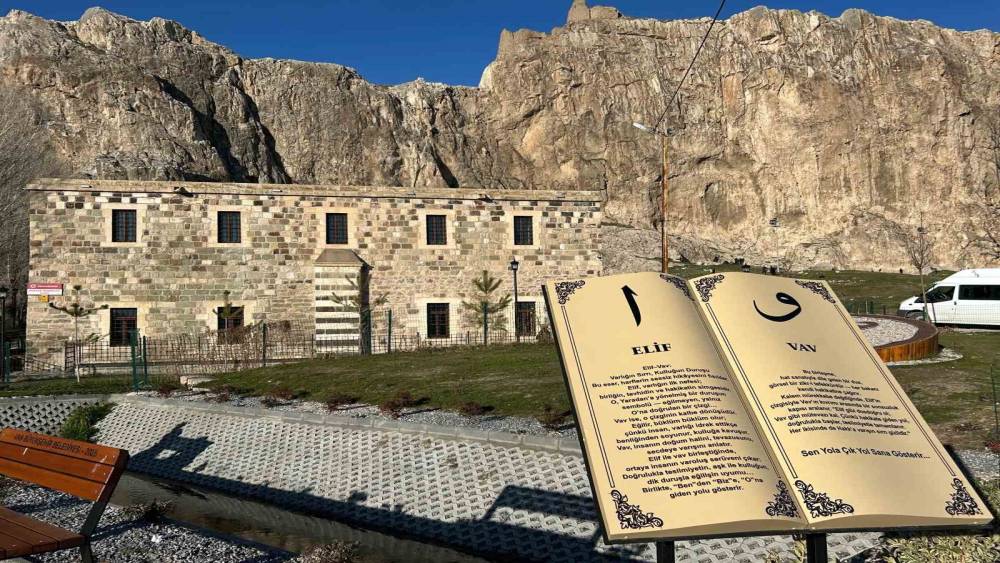 Van&rsquo;da Ramazan &ouml;ncesi manevi atmosfer tarihi camide yaşanıyor
