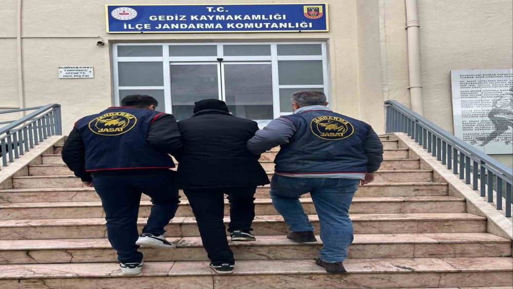 Gediz&rsquo;de kasten &ouml;ld&uuml;rme su&ccedil;undan aranan h&uuml;k&uuml;ml&uuml; JASAT tarafından yakalandı
