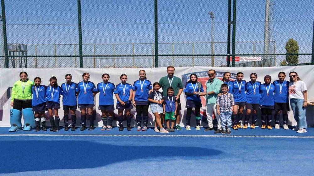 Manisa İl Karması Hokey Takımı 1. Lige y&uuml;kseldi
