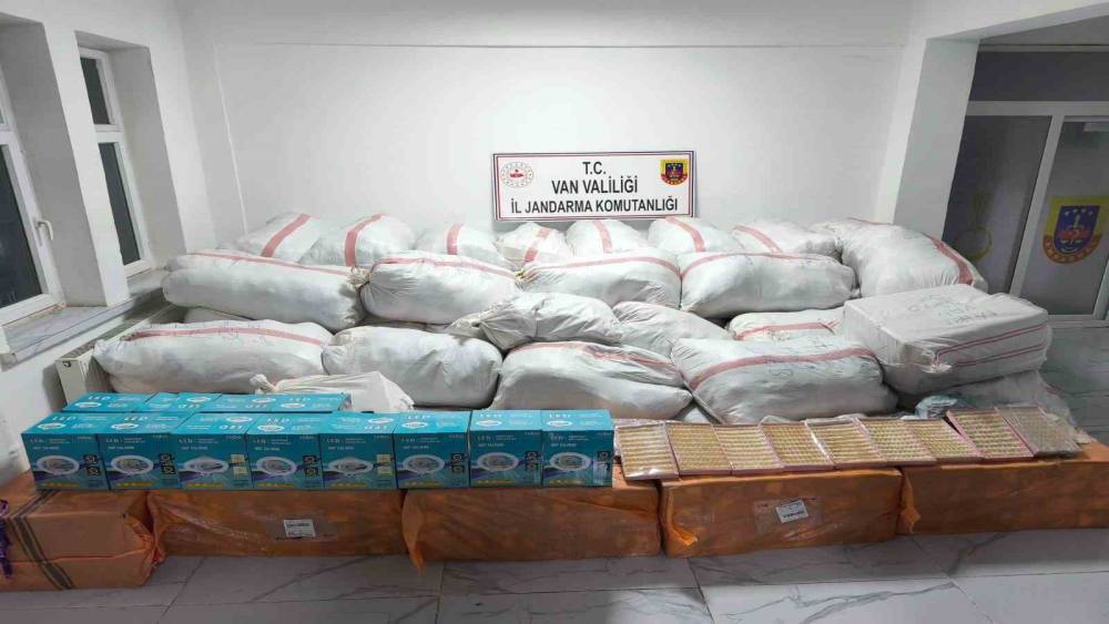 Van’da 4 buçuk milyon TL değerinde kaçak eşya ve malzeme ele geçirildi
