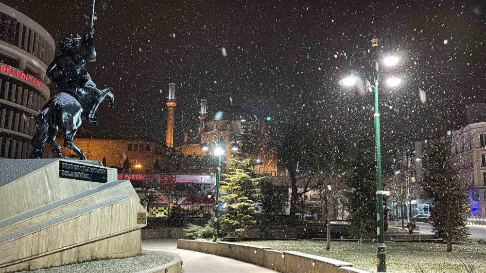 Bolu&rsquo;da kar yağışı başladı
