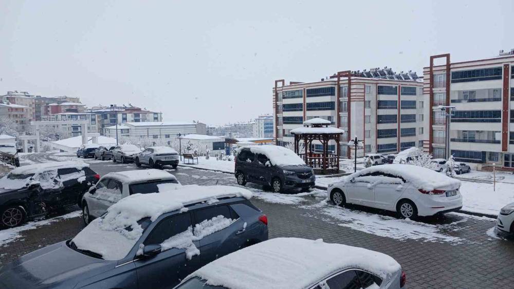 Kulp&rsquo;ta beyaz esaret devam ediyor
