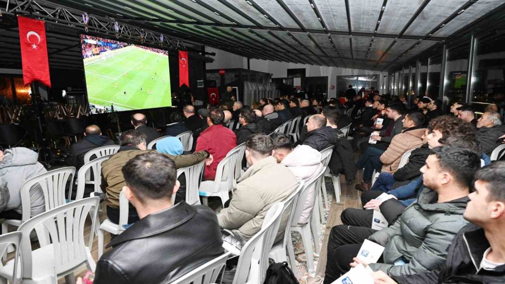 Galatasaray’ın Avrupa zaferini birlikte izlediler