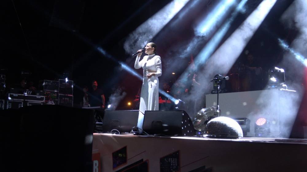 Kilis’te vatandaşlar Merve Özbey ile coştu
