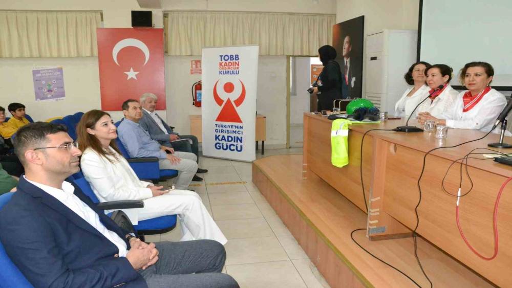 Atat&uuml;rk&rsquo;&uuml;n izinde &uuml;reten gen&ccedil;lik Manisa&rsquo;da buluştu
