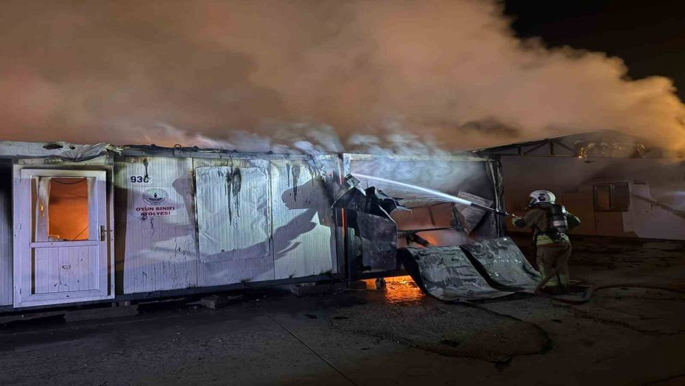 Alevlere teslim olan 6 konteyner yandı
